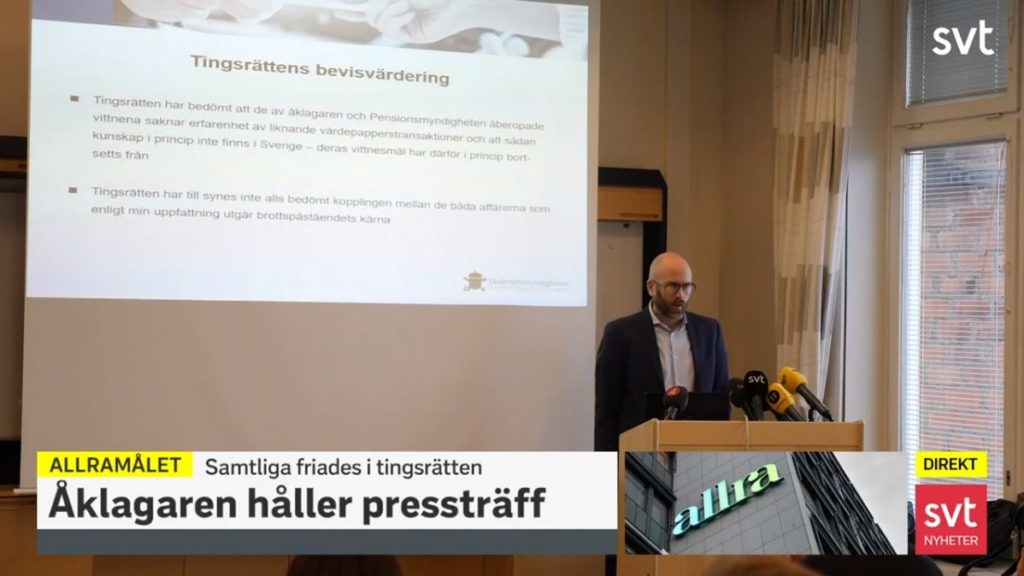 Åklagare Thomas Hertz håller pressträff